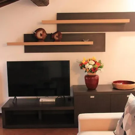 Appartement Daisy House: Attic In The Historical Center *